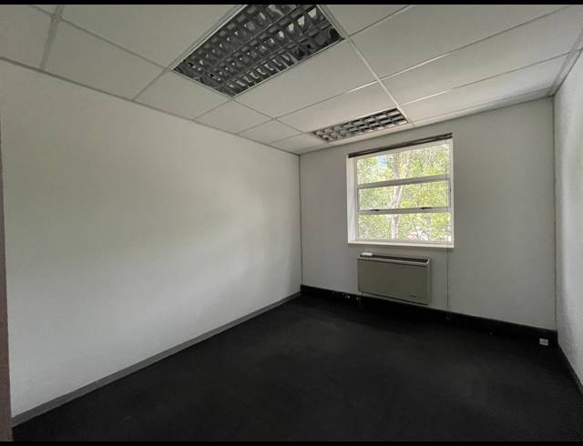 210M² OFFICE TO LET IN BRYANSTON